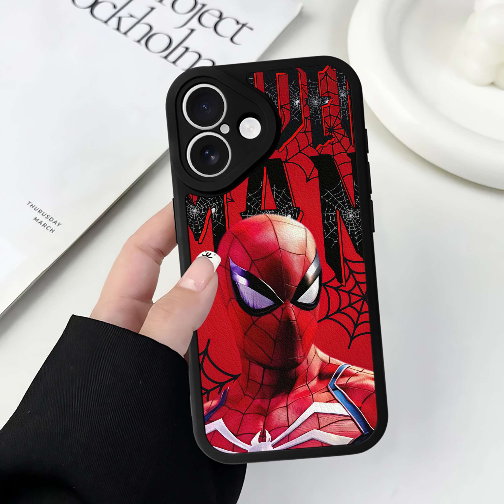 （画像用） Spider Man スパイダーマン 【iPhone 16シリーズ対応】シリコンスマホケース（レザー調） 材質：シリコン
